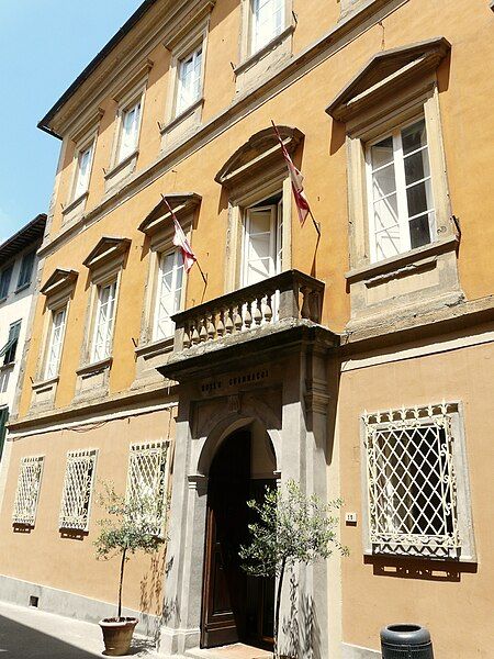 File:Volterra-museo etrusco1.jpg