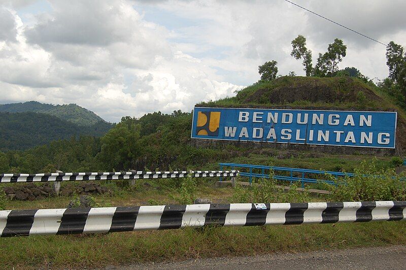 File:Waduk Wadaslintang.JPG