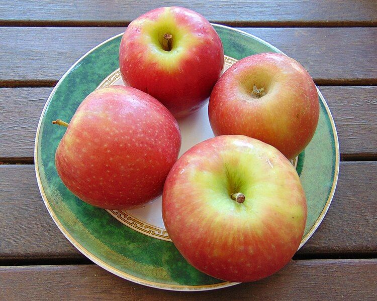 File:'Rosy Glow' apples.jpg