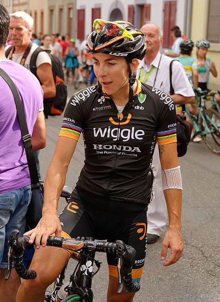 File:2015-08-15 16-05-52 route-de-france-feminine.jpg