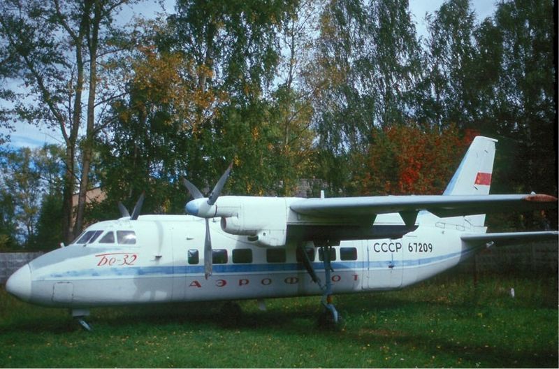 File:Aeroflot Beriev Be-32.jpg