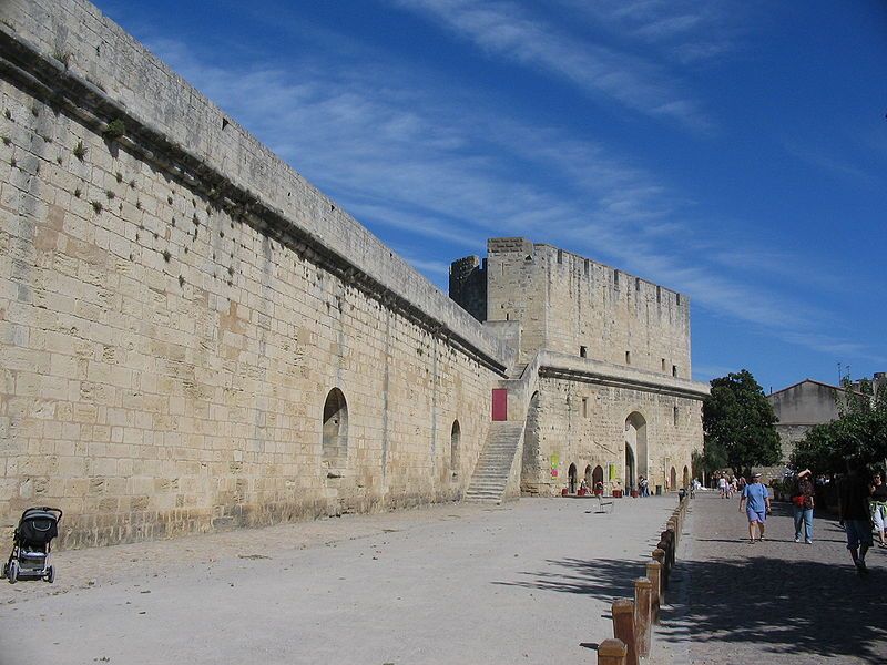 File:Aigues-Mortes Ramparts.JPG