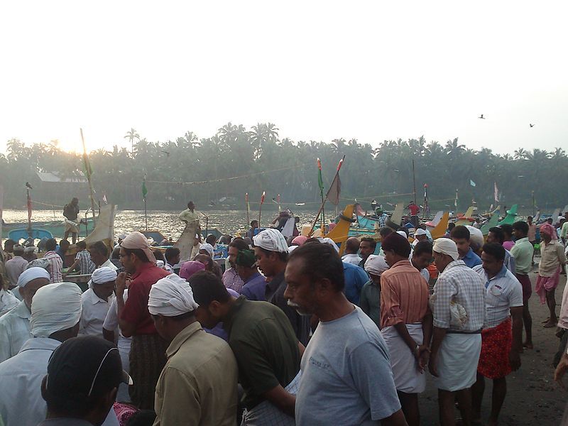 File:Beypore Fishing1.jpg