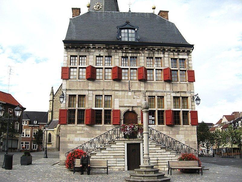 File:Bilzen - Stadhuis.jpg