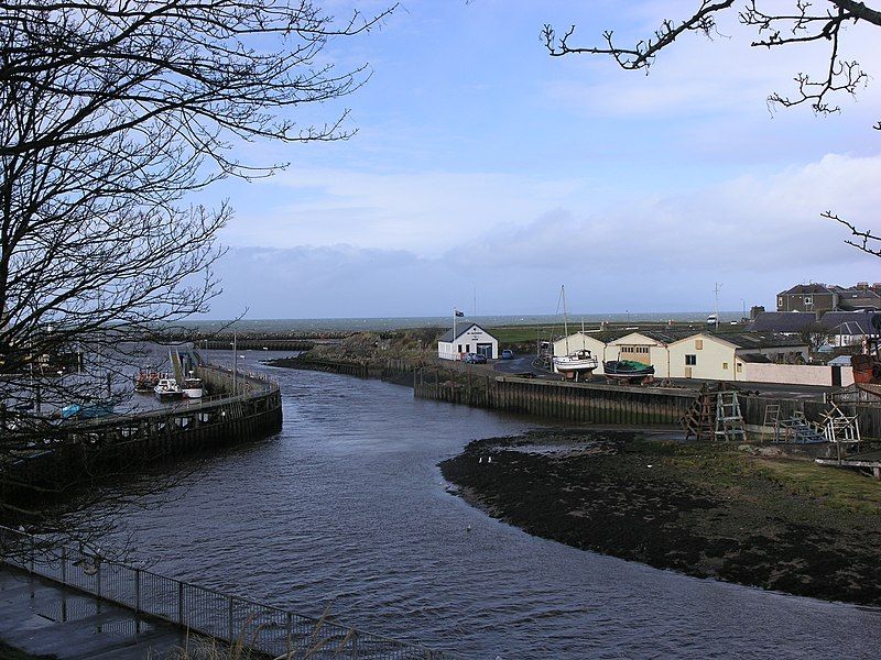 File:Harbour in Girvan.JPG