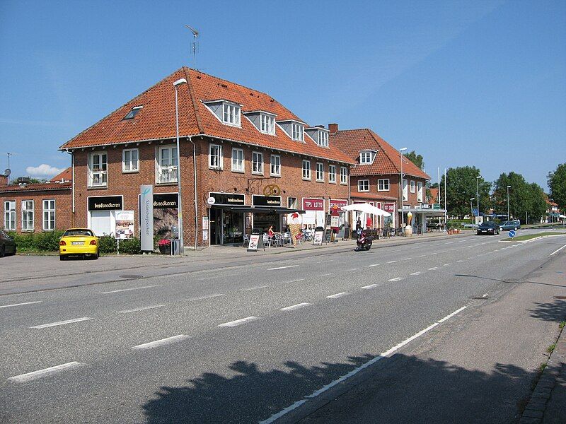 File:Humlebæk Strandvej.JPG