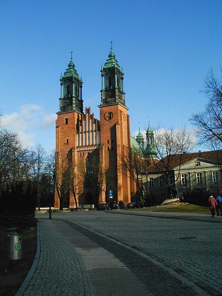 File:Katedra Poznan front.jpg