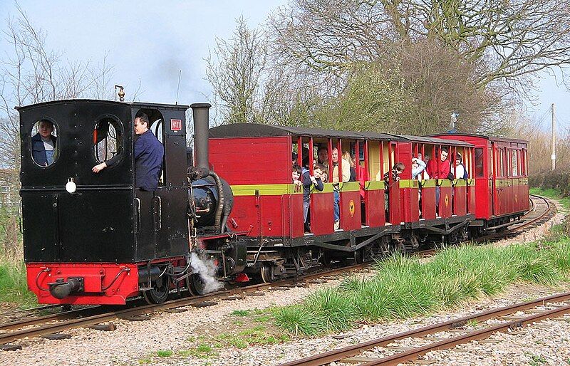 File:Leighton Buzzard train.jpg