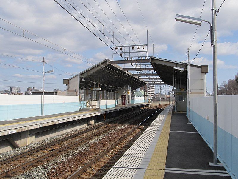 File:MT-Amagasaka Station-Platform.jpg