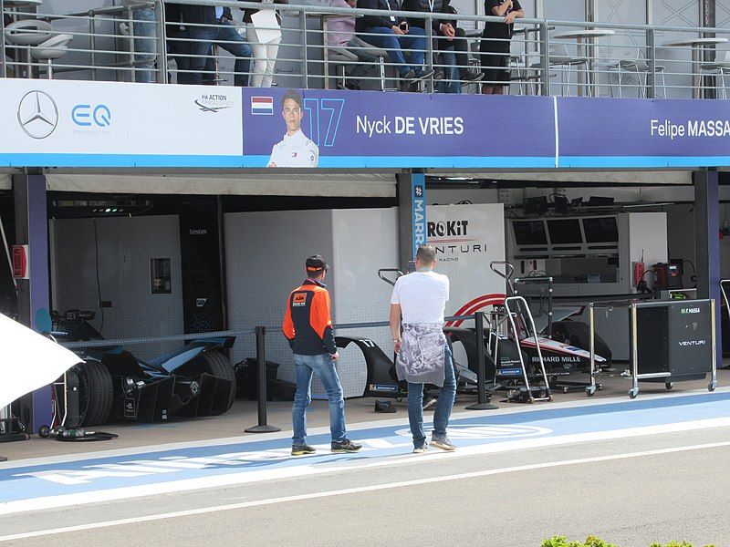 File:Mercedes pitbox.jpg