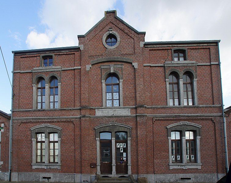 File:Sart-Dames-Avelines Maison Communale.jpg