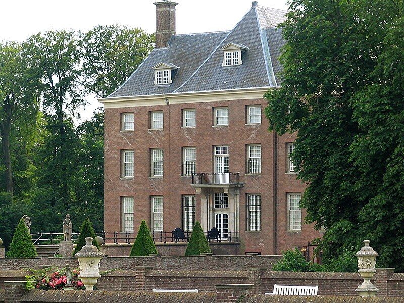 File:Schloss Amerongen.jpg