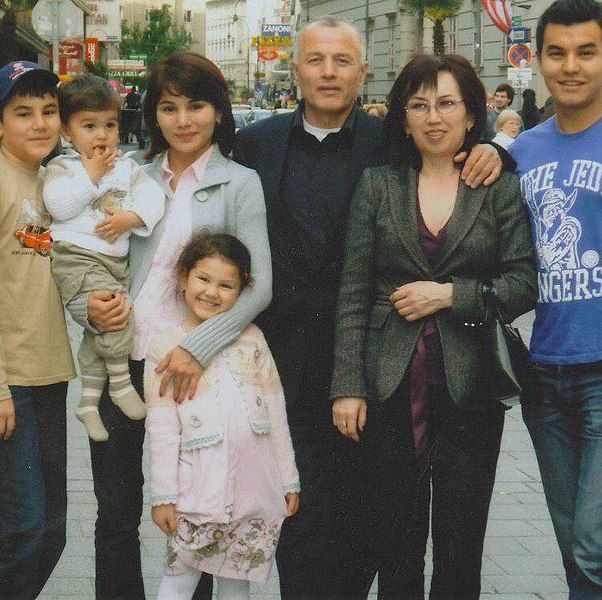 File:The Yusupov family.jpg