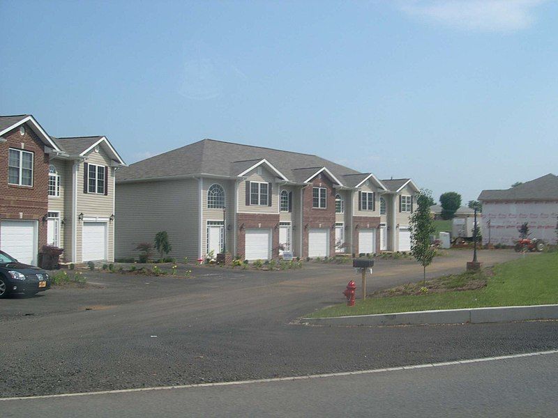 File:Townhouses.jpg