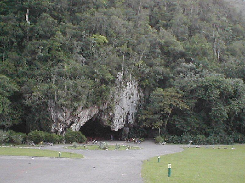 File:VinalesCaves.jpg