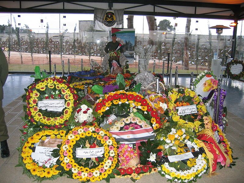 File:Arafat Tomb.JPG