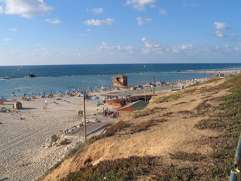 File:Bat-Yam-beach-north.jpg