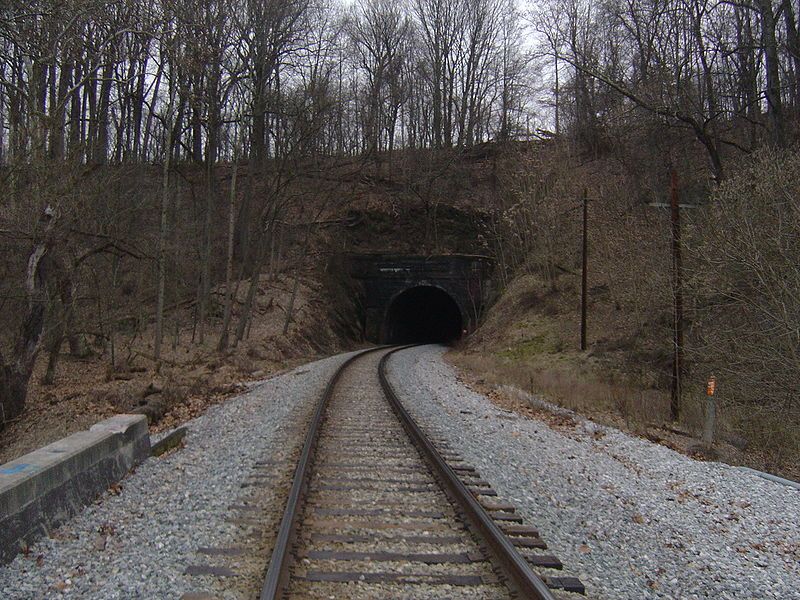 File:HenrytonTunnel.JPG