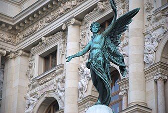 Statue outside the Kunsthistorisches Museum