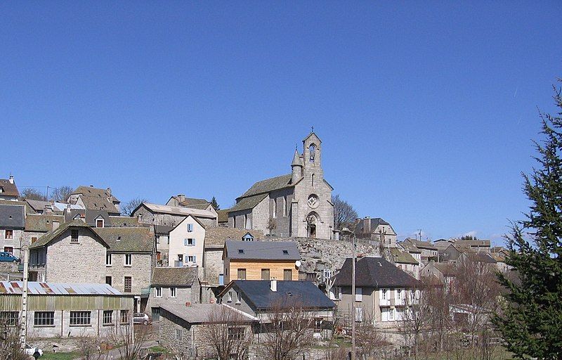 File:LE BUISSON EGLISE.JPG