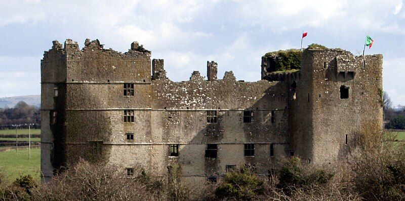 File:Loughmore Castle.JPG