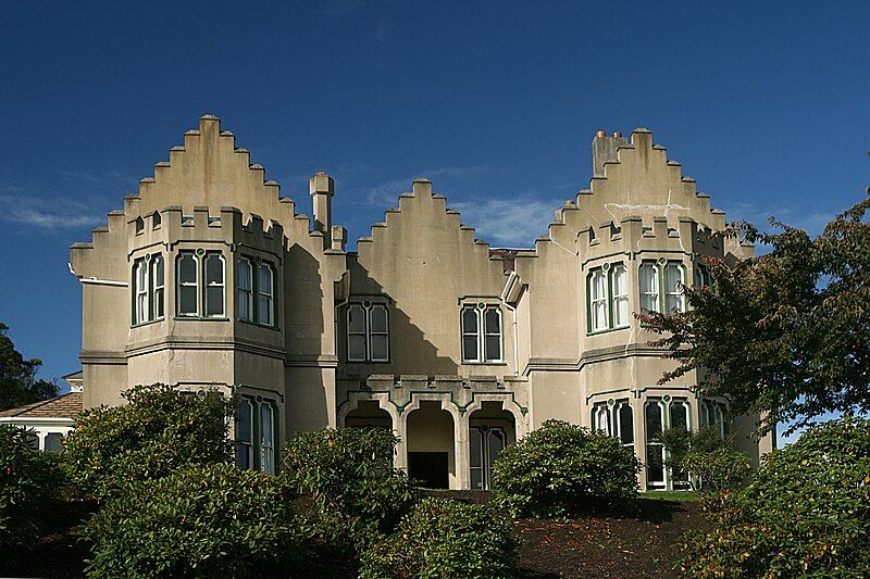 File:Lovelock Avenue Dunedin.JPG