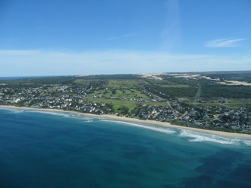 File:Luchtfoto St Francisbaai.jpg