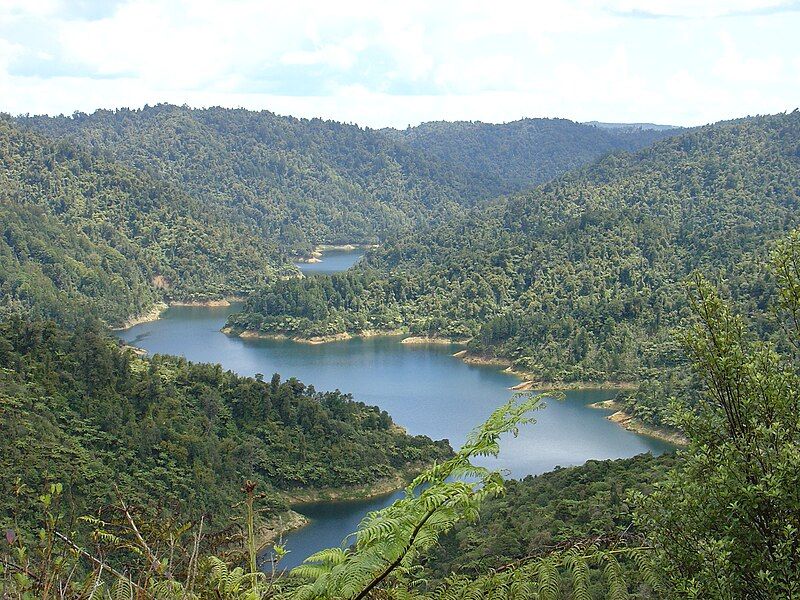 File:Mangatangi-Reservoir-Hunua-Ranges.JPG