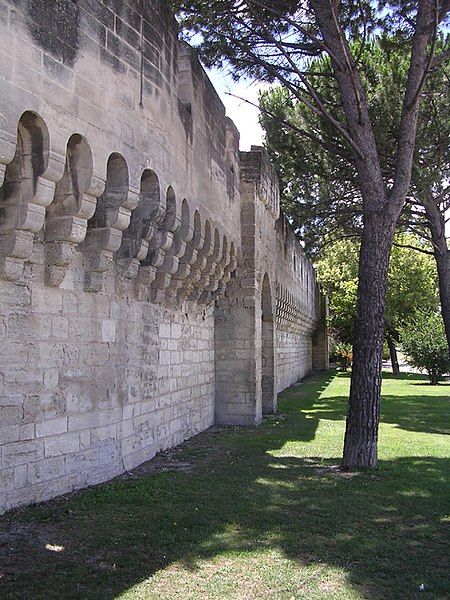 File:Remparts d'Avignon.jpg