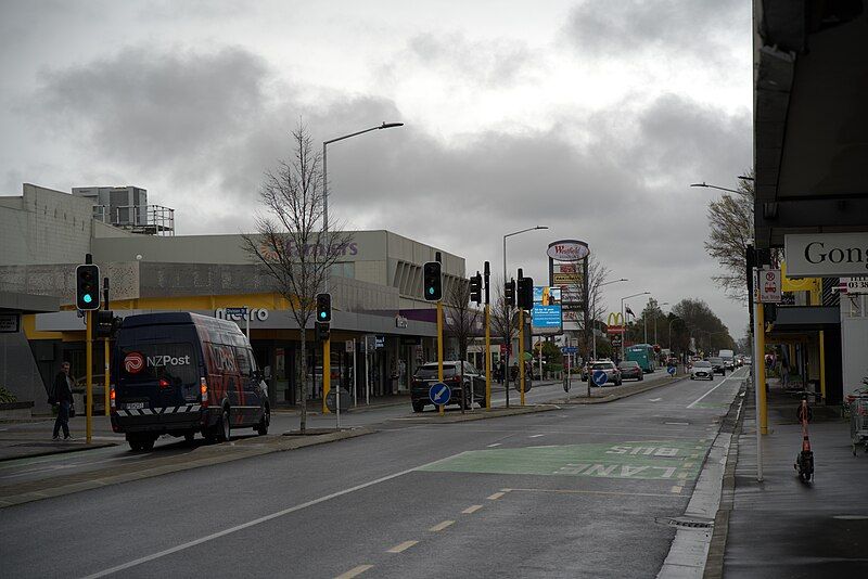 File:Riccarton Road Christchurch.jpg