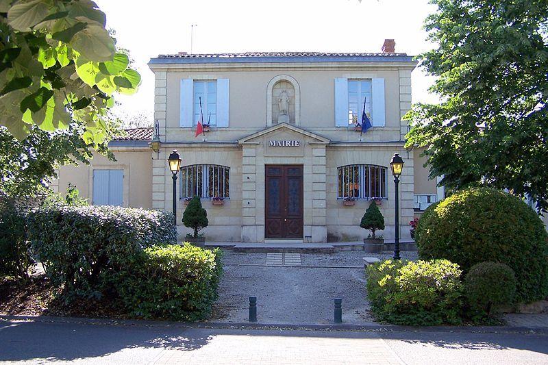 File:Sauternes Mairie.jpg