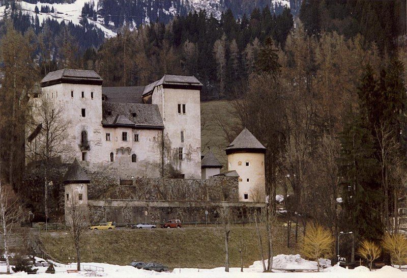 File:Schloss Goldegg.jpg