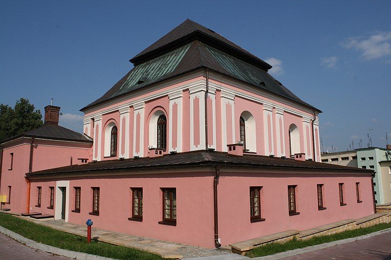 File:Szczebrzeszyn-Synagoga.jpg