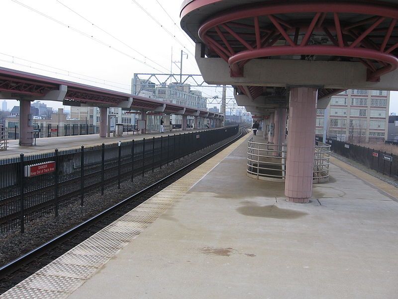 File:TempleStation2.JPG