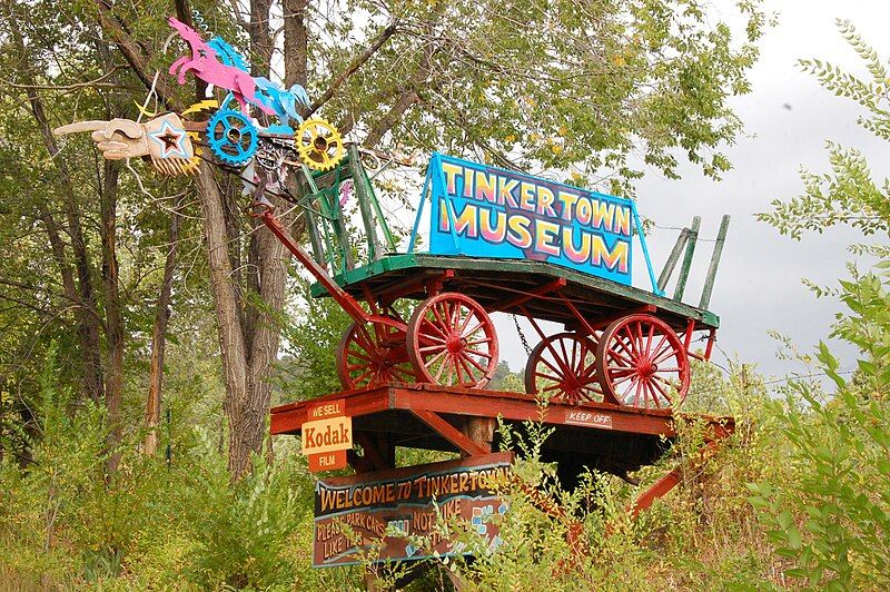 File:Tinkertown Museum (2932458392).jpg