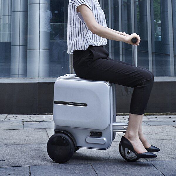 File:Airwheel-SE3-robot.jpg