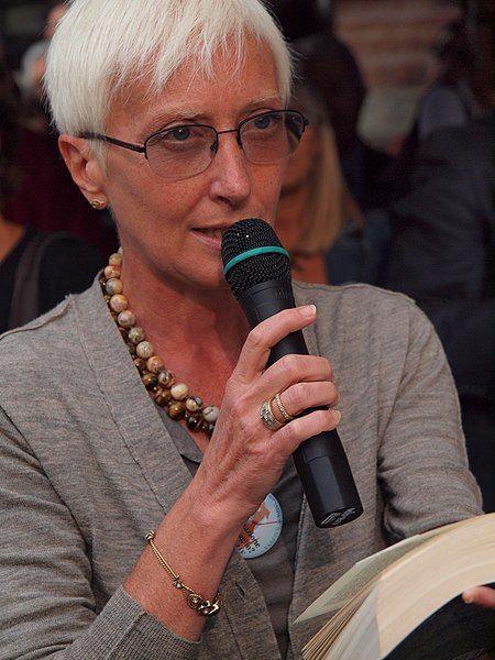 File:Alessandra Comazzi.jpg