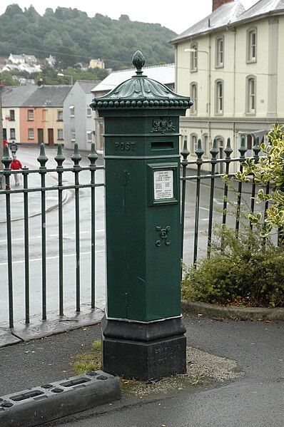 File:Brecon pillar box.jpg