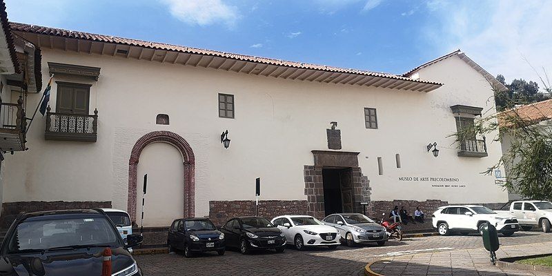 File:Casa Cabrera Cusco.jpg