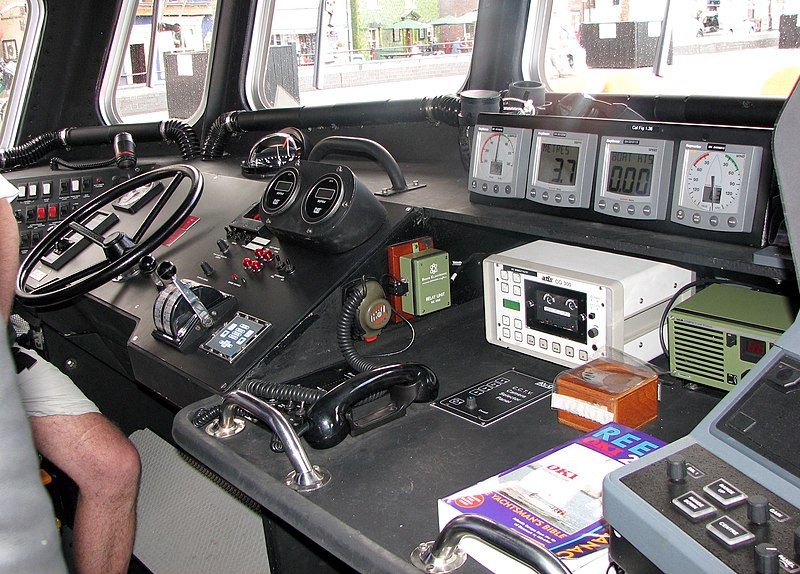 File:Controls.of.lifeboat.17-31.arp.jpg