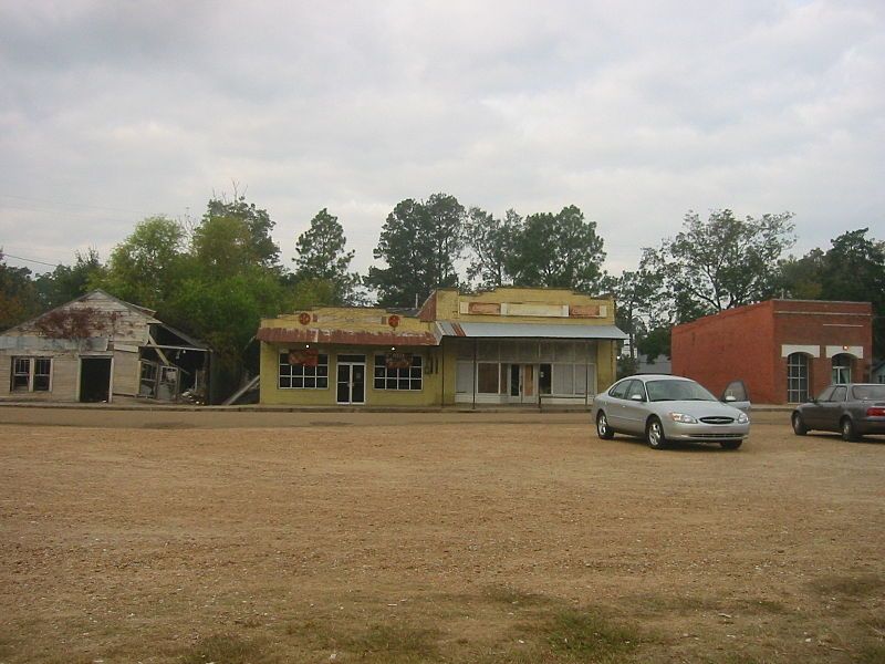 File:Downtown Roxie Mississippi.jpg