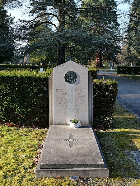 File:GraveEmileTaddeoli-CemeterySaintGeorgesGeneva RomanDeckert13012022.jpg