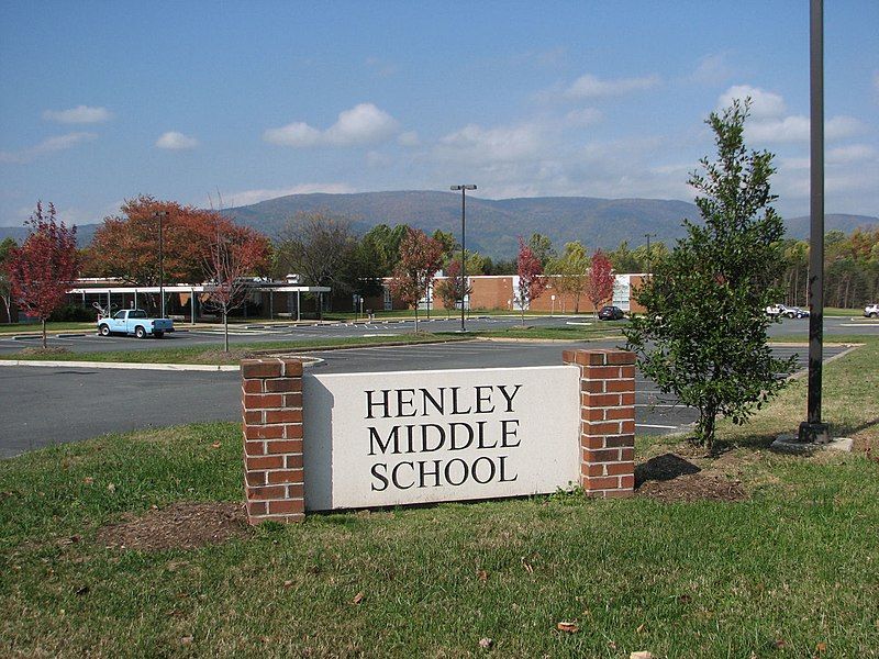 File:HenleyMiddleSchoolsign.jpg