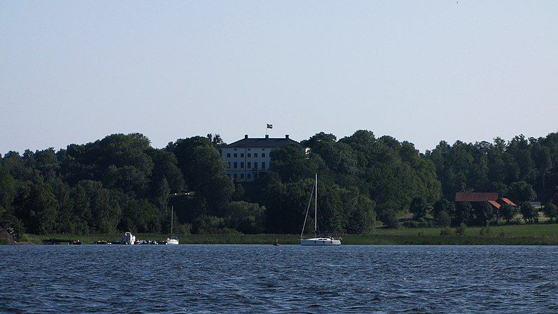 File:Husby herrgård 2011.jpg