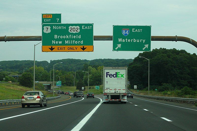 File:Int84eRoad-Exit7-US7nUS202e (33020993066).jpg