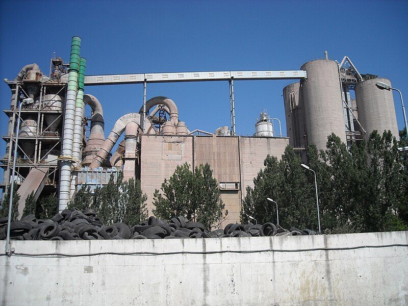 File:Kecskedaga cementgyar2.JPG