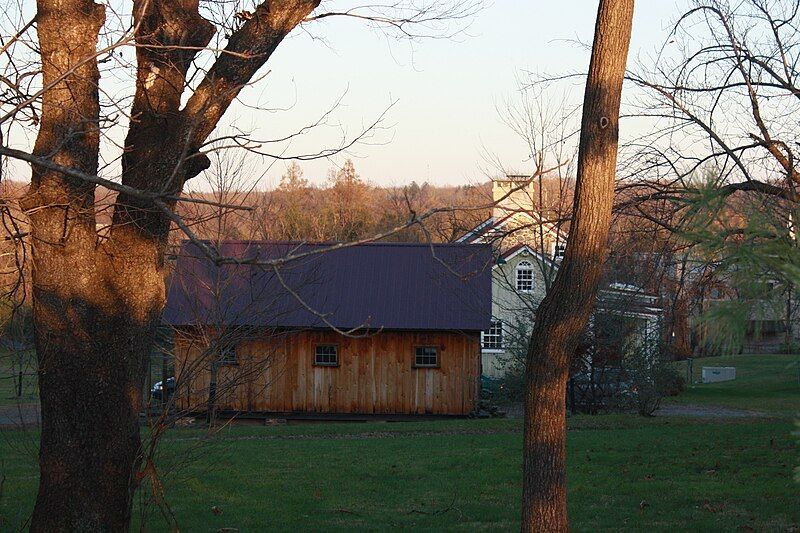 File:Rhoads Homestead Shed.JPG