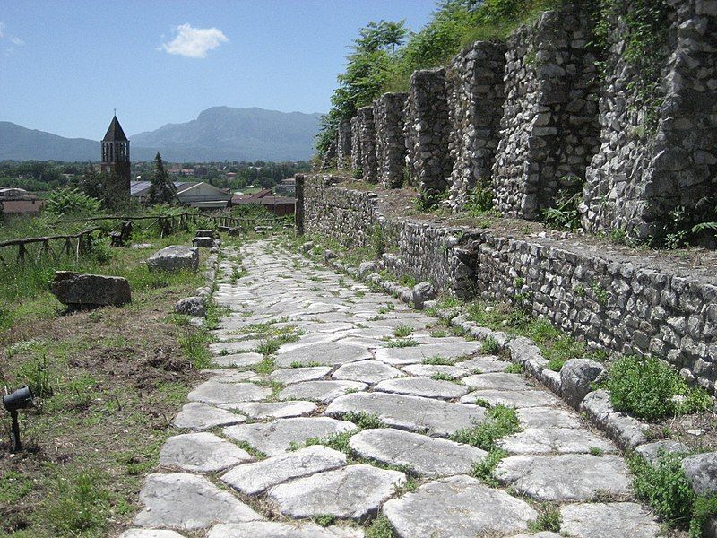 File:Roman road Casinum.jpg