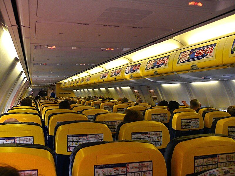 File:Ryanair B737-800 Cabin.jpg