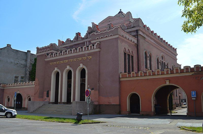 File:SynagogueKE.jpg